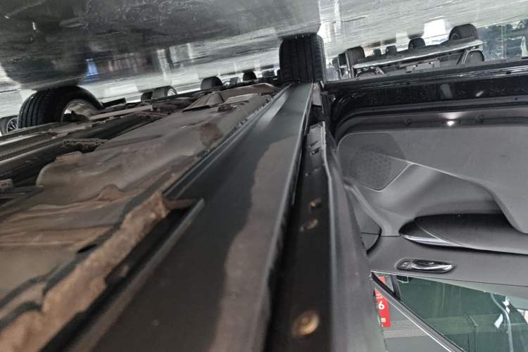 Used Cadillac XT4 2020 Revised Version 28T Two-Wheel Drive Tech Edition Left Side Sill