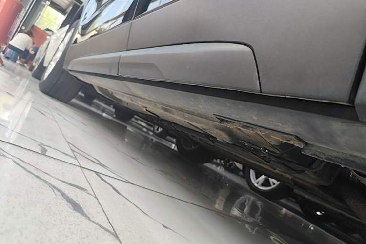 Used Cadillac XT4 2020 Revised Version 28T Two-Wheel Drive Tech Edition Left Side Sill