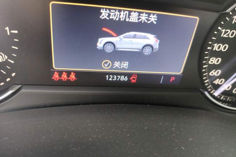 Used Cadillac XT4 2020 28T Two-Wheel-Drive Leading Version Odometer Close Up