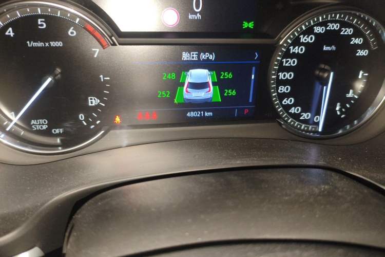 Used Cadillac XT4 2020 28T Two-Wheel-Drive Leading Version Odometer Close Up