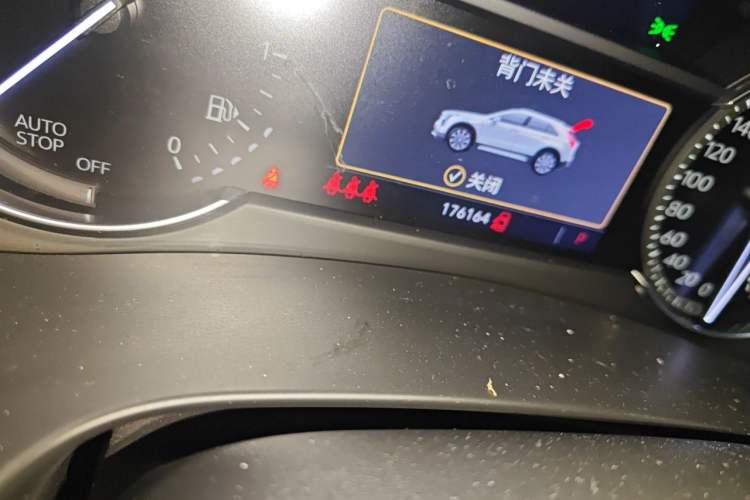 Used Cadillac XT4 2020 28T Two-Wheel Drive Luxury Sport Edition Odometer Close Up
