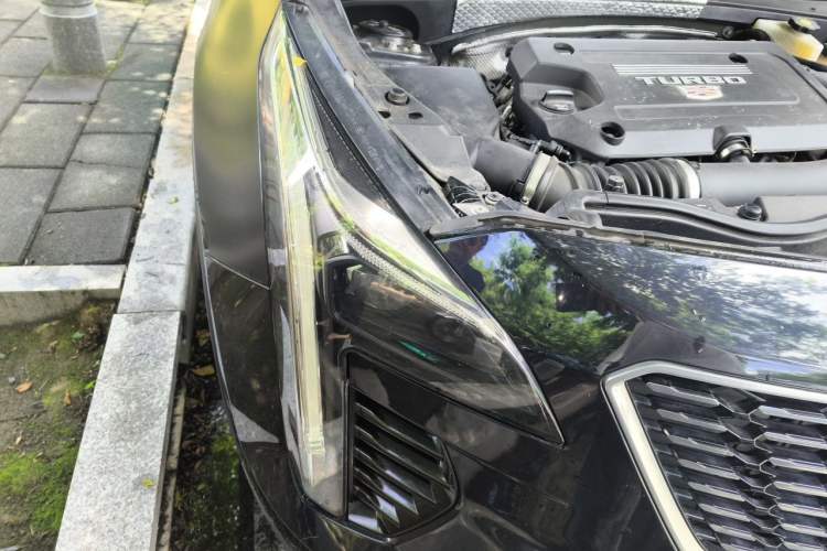 Used Cadillac XT4 2020 Revised Version 28T Two-Wheel Drive Leading Edition Right Front Headlight