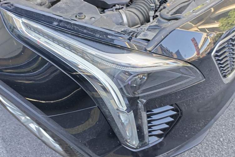 Used Cadillac XT4 2020 Revised Version 28T Two-Wheel Drive Tech Edition Right Front Headlight
