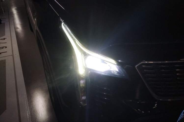 Used Cadillac XT4 2020 Revised Version 28T Two-Wheel Drive Tech Edition Right Front Headlight