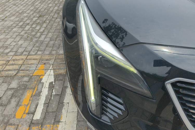 Used Cadillac XT4 2020 Revised Version 28T Two-Wheel Drive Leading Edition Right Front Headlight