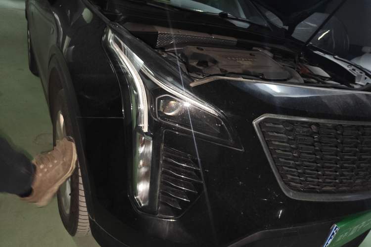 Used Cadillac XT4 2020 Revised Version 28T Two-Wheel Drive Tech Edition Right Front Headlight