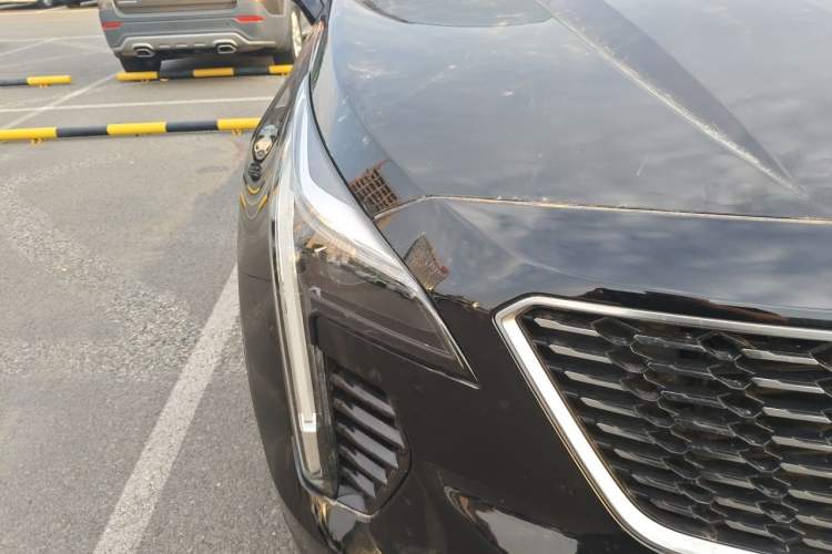 Used Cadillac XT4 2020 Revised Version 28T Two-Wheel Drive Leading Edition Right Front Headlight