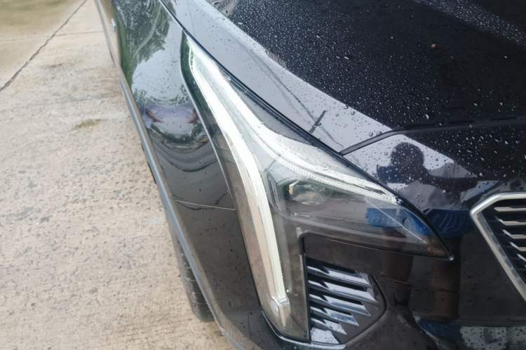 Used Cadillac XT4 2020 28T Two-Wheel-Drive Leading Version Right Front Headlight