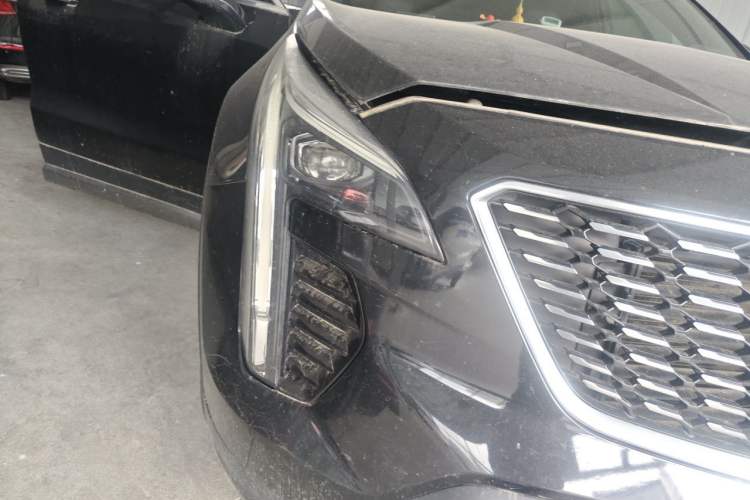 Used Cadillac XT4 2020 28T Two-Wheel-Drive Leading Version Right Front Headlight