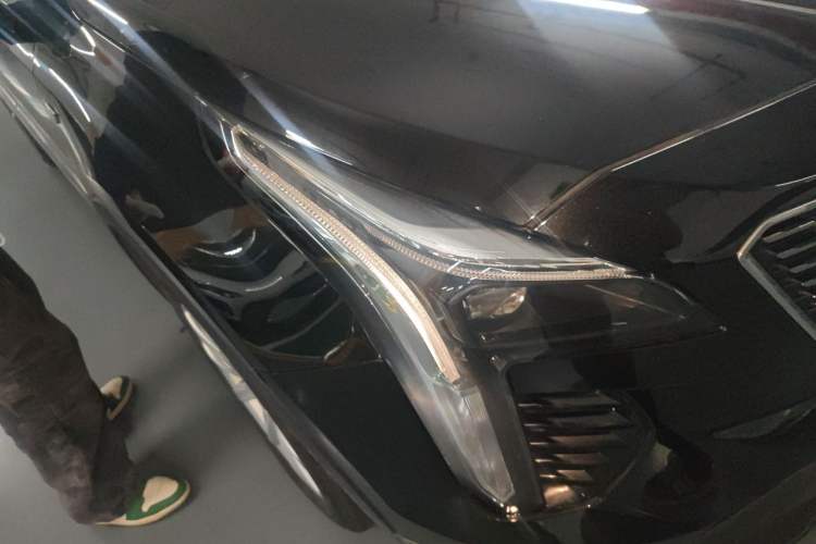 Used Cadillac XT4 2020 Revised Version 28T Two-Wheel Drive Tech Edition Right Front Headlight