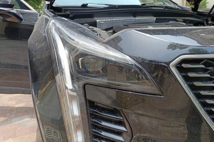 Used Cadillac XT4 2020 Revised Version 28T Two-Wheel Drive Tech Edition Right Front Headlight