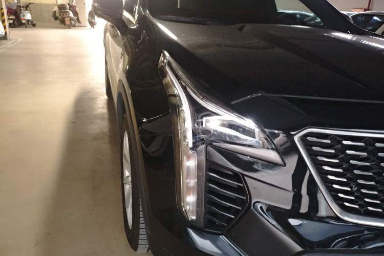 Used Cadillac XT4 2020 Revised Version 28T Two-Wheel Drive Tech Edition Right Front Headlight
