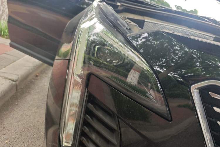 Used Cadillac XT4 2020 28T Two-Wheel Drive Tech Version Right Front Headlight