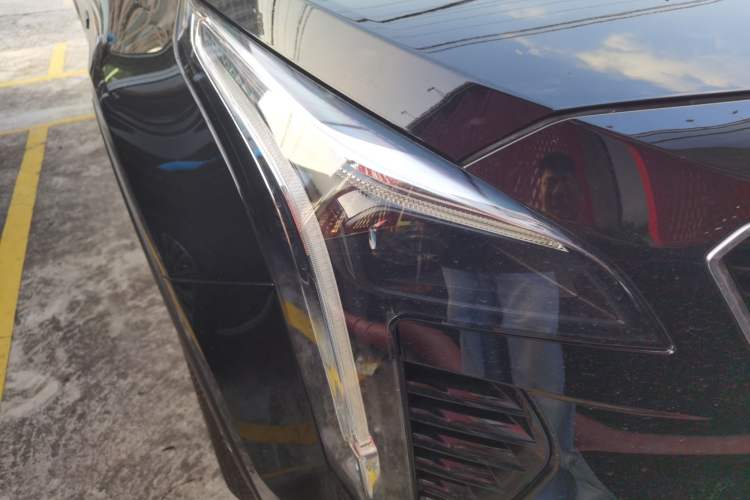 Used Cadillac XT4 2020 Revised Version 28T All-Wheel Drive Platinum Sport Edition Right Front Headlight
