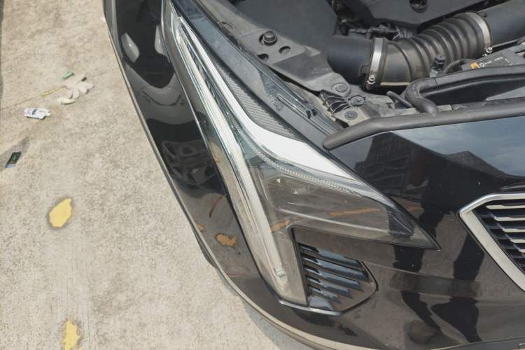 Used Cadillac XT4 2020 28T Two-Wheel-Drive Leading Version Right Front Headlight