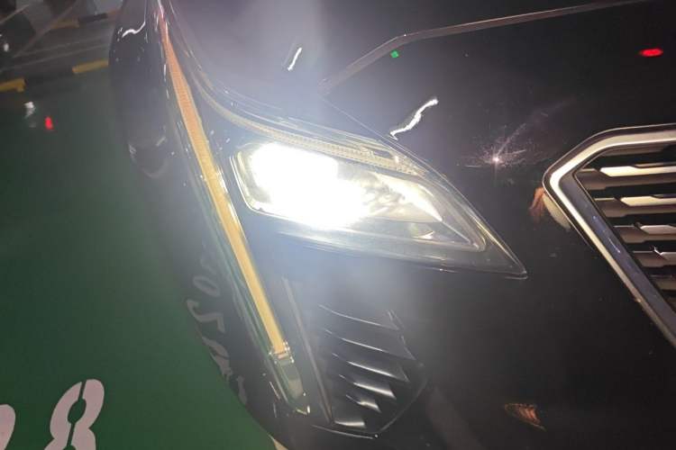 Used Cadillac XT4 2020 28T Two-Wheel Drive Luxury Sport Edition Right Front Headlight