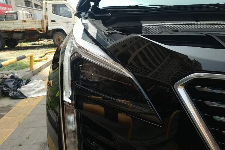 Used Cadillac XT4 2020 Revised Version 28T Two-Wheel Drive Tech Edition Right Front Headlight
