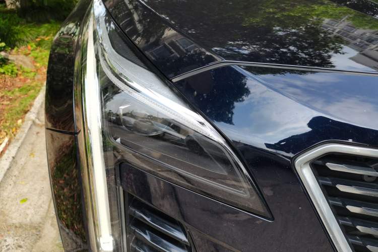 Used Cadillac XT4 2020 Revised Version 28T Two-Wheel Drive Luxury Edition Right Front Headlight