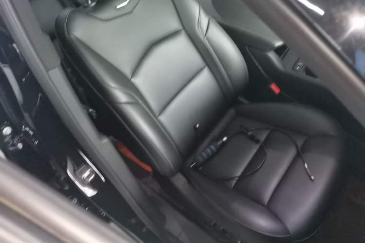 Used Cadillac XT4 2020 Revised Version 28T Two-Wheel Drive Luxury Edition Right Front Seat