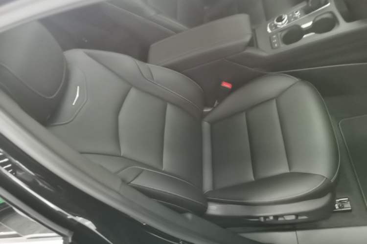 Used Cadillac XT4 2020 28T Two-Wheel-Drive Leading Version Right Front Seat