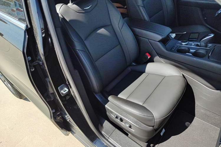 Used Cadillac XT4 2020 28T Two-Wheel-Drive Leading Version Right Front Seat