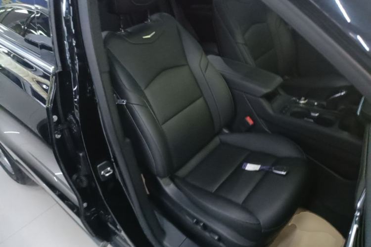 Used Cadillac XT4 2020 Revised Version 28T Two-Wheel Drive Leading Edition Right Front Seat