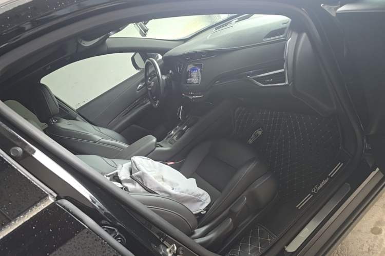 Used Cadillac XT4 2020 Revised Version 28T Two-Wheel Drive Tech Edition Right Front Seat