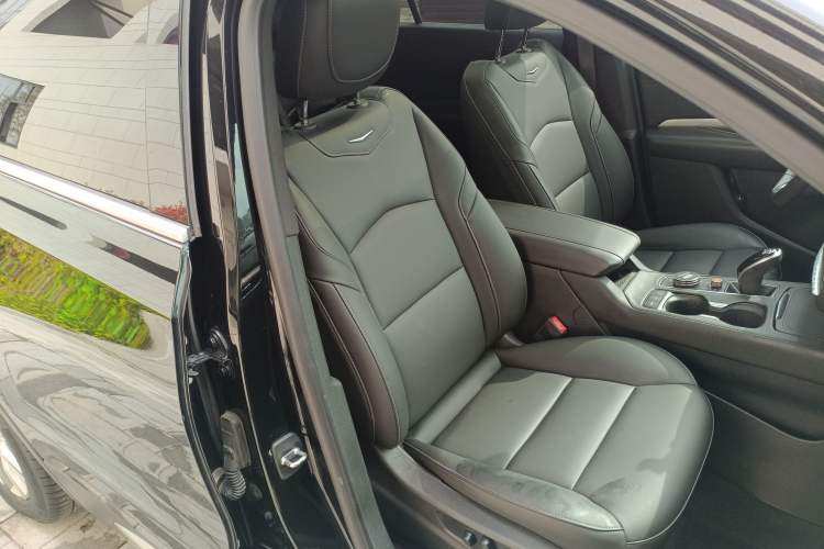 Used Cadillac XT4 2020 28T Two-Wheel-Drive Leading Version Right Front Seat