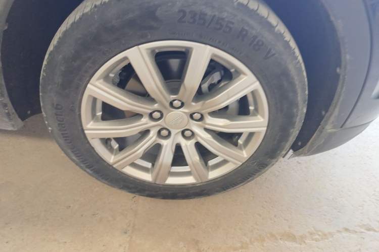 Used Cadillac XT4 2020 Revised Version 28T Two-Wheel Drive Luxury Edition Right Front Wheel Hub