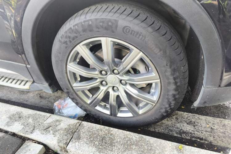 Used Cadillac XT4 2020 Revised Version 28T Two-Wheel Drive Leading Edition Right Front Wheel Hub