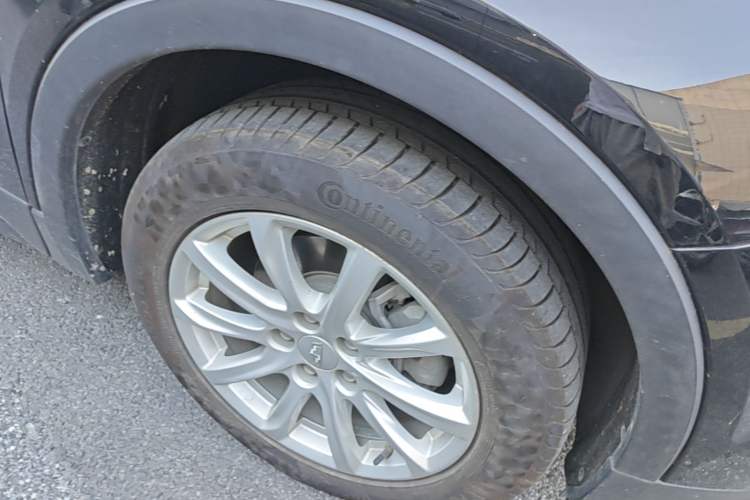 Used Cadillac XT4 2020 Revised Version 28T Two-Wheel Drive Tech Edition Right Front Wheel Hub