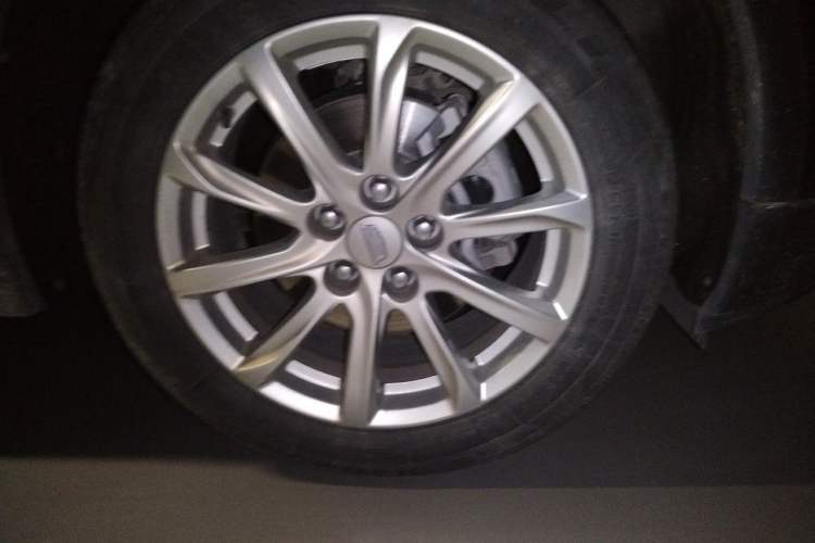 Used Cadillac XT4 2020 Revised Version 28T Two-Wheel Drive Tech Edition Right Front Wheel Hub