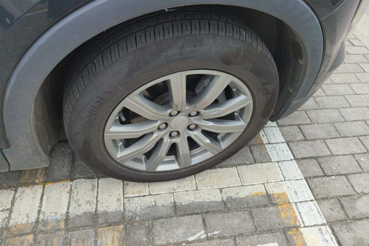 Used Cadillac XT4 2020 Revised Version 28T Two-Wheel Drive Leading Edition Right Front Wheel Hub