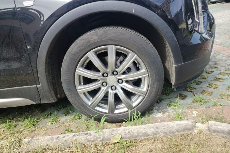 Used Cadillac XT4 2020 28T Two-Wheel-Drive Leading Version Right Front Wheel Hub