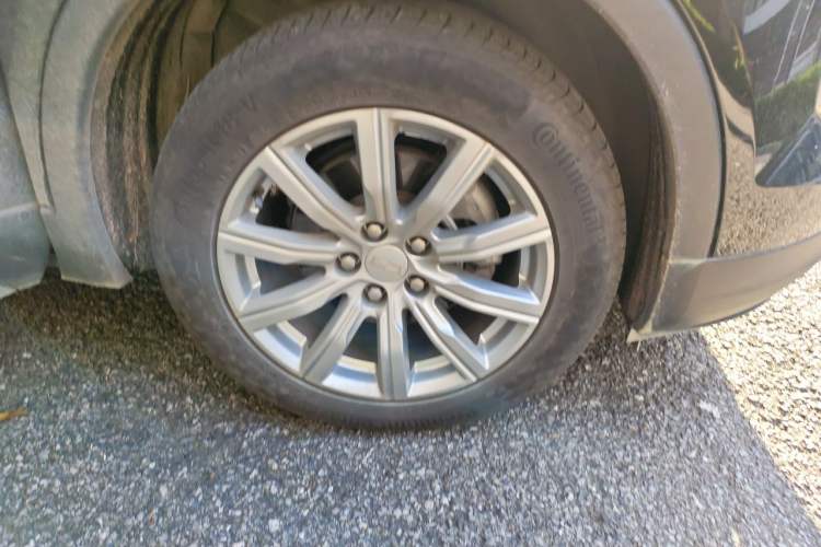 Used Cadillac XT4 2020 28T Two-Wheel-Drive Leading Version Right Front Wheel Hub