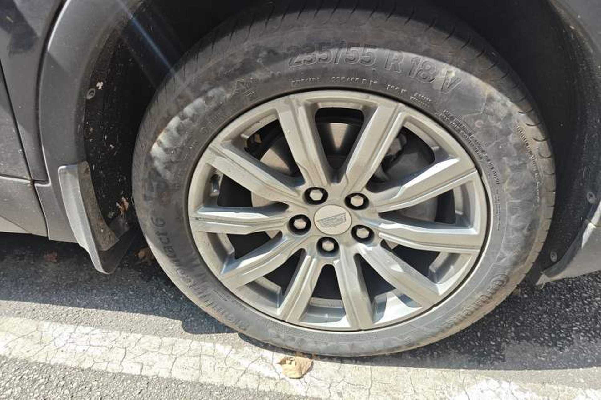 Used Cadillac XT4 2020 Revised Version 28T Two-Wheel Drive Leading Edition Right Front Wheel Hub
