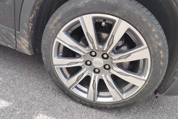 Used Cadillac XT4 2020 28T 4x4 Platinum Sport Edition Right Front Wheel Hub