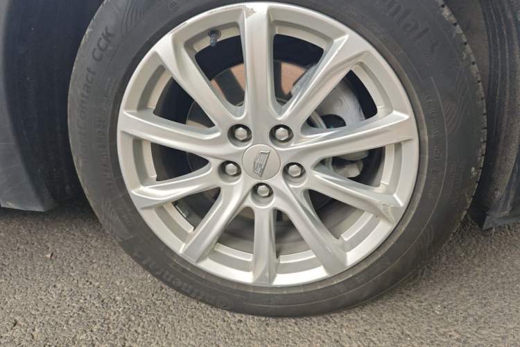 Used Cadillac XT4 2020 28T Two-Wheel Drive Tech Version Right Front Wheel Hub
