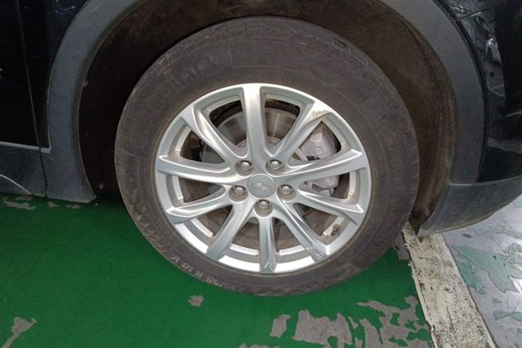 Used Cadillac XT4 2020 28T Two-Wheel Drive Tech Version Right Front Wheel Hub