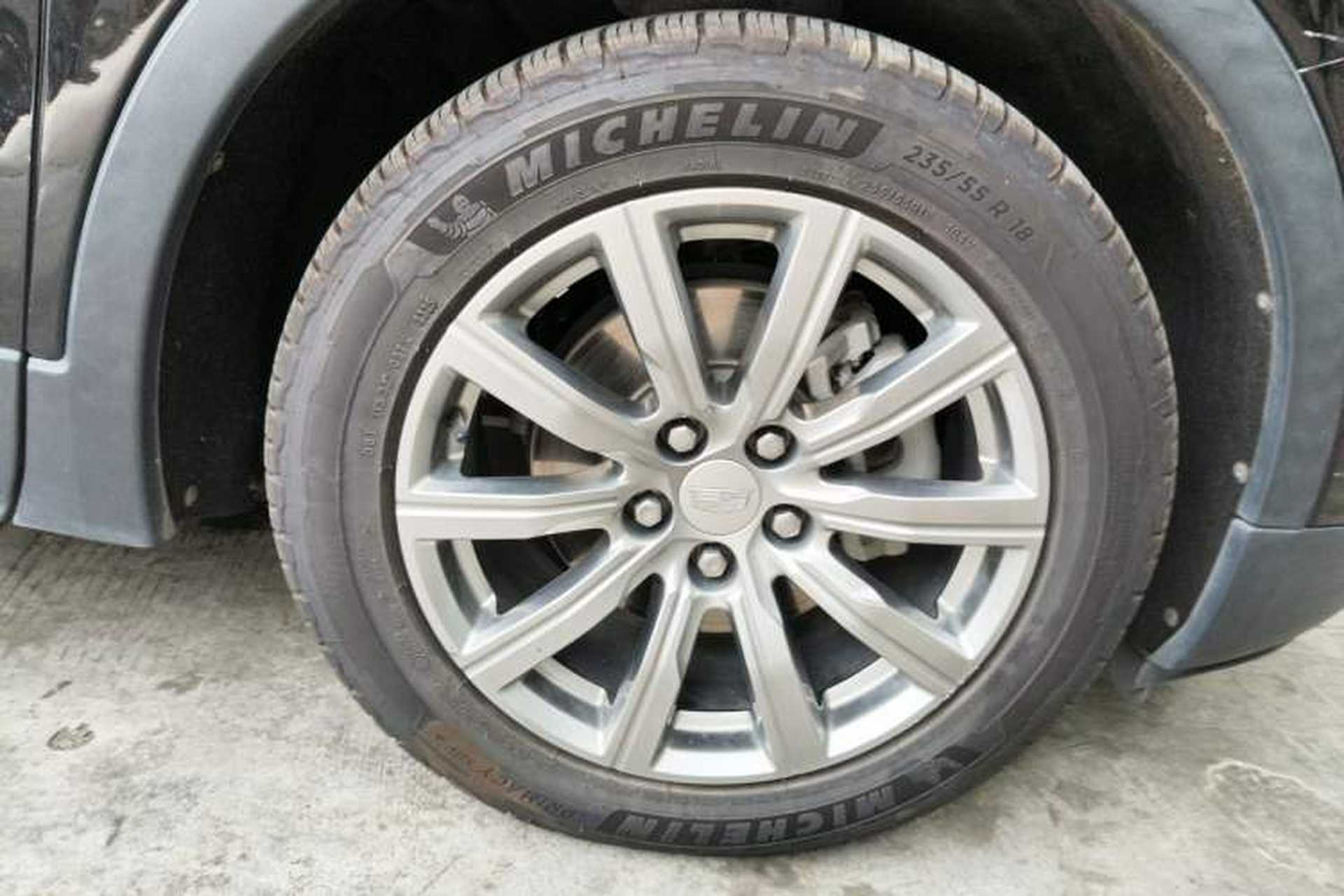 Used Cadillac XT4 2020 Revised Version 28T Two-Wheel Drive Leading Edition Right Front Wheel Hub