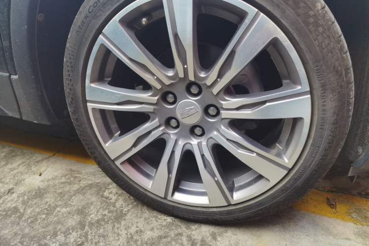 Used Cadillac XT4 2020 Revised Version 28T All-Wheel Drive Platinum Sport Edition Right Front Wheel Hub
