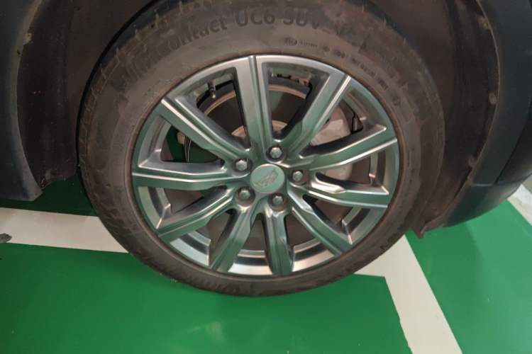 Used Cadillac XT4 2020 28T Two-Wheel Drive Luxury Sport Edition Right Front Wheel Hub