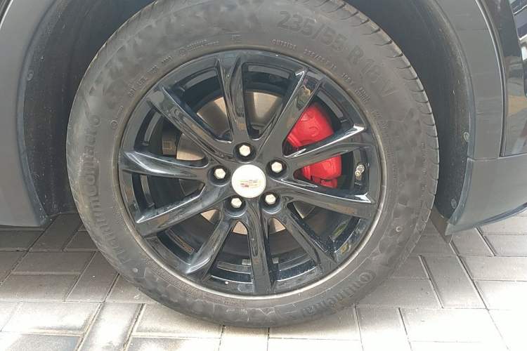 Used Cadillac XT4 2020 Revised Version 28T Two-Wheel Drive Tech Edition Right Front Wheel Hub