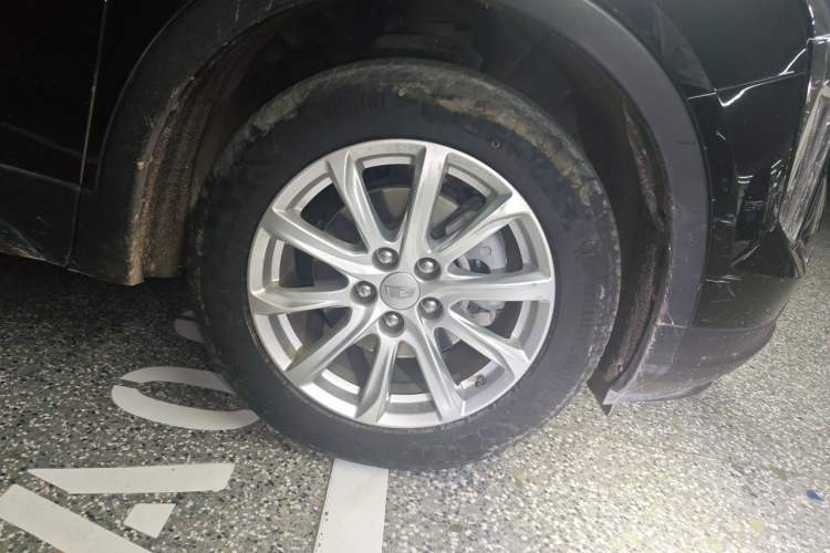 Used Cadillac XT4 2020 Revised Version 28T Two-Wheel Drive Tech Edition Right Front Wheel Hub