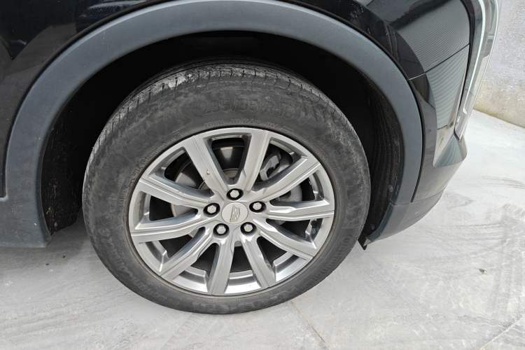 Used Cadillac XT4 2020 Revised Version 28T Two-Wheel Drive Leading Edition Right Front Wheel Hub