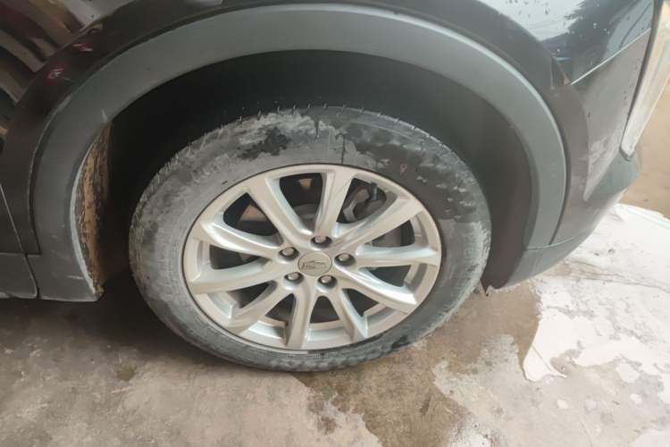 Used Cadillac XT4 2020 Revised Version 28T Two-Wheel Drive Tech Edition Right Front Wheel Hub