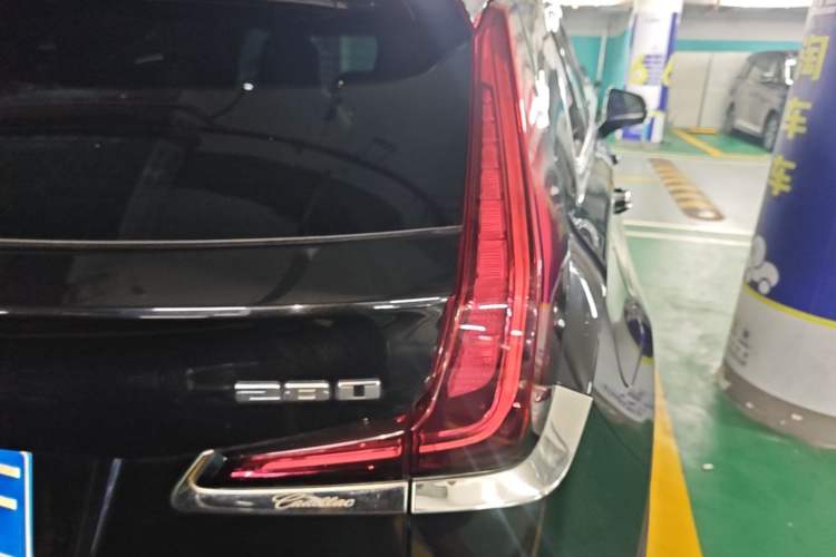 Used Cadillac XT4 2020 28T Two-Wheel-Drive Leading Version Right Rear Taillight