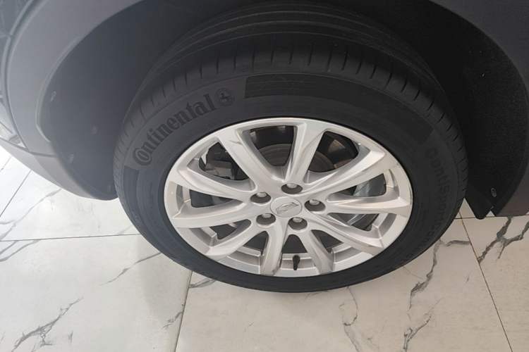 Used Cadillac XT4 2020 Revised Version 28T Two-Wheel Drive Tech Edition Right Rear Wheel Hub