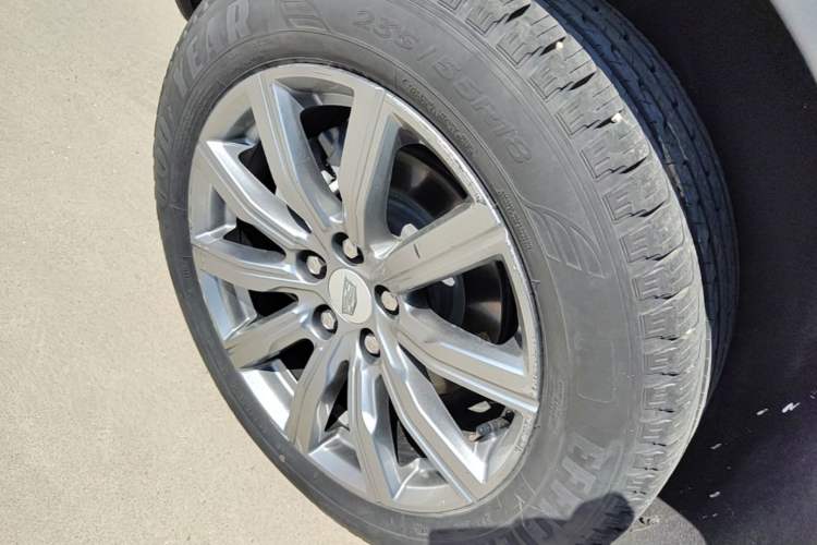 Used Cadillac XT4 2020 28T Two-Wheel-Drive Leading Version Right Rear Wheel Hub