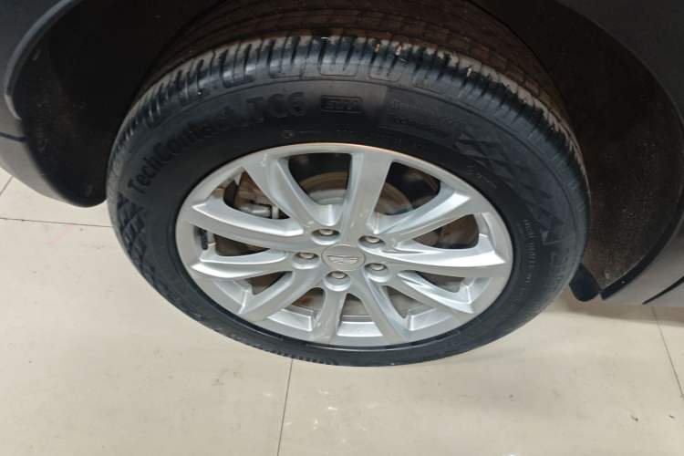 Used Cadillac XT4 2020 Revised Version 28T Two-Wheel Drive Tech Edition Right Rear Wheel Hub